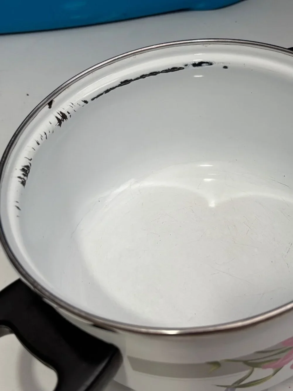Vintage Floral Enamel Cooking Pot With Lid 2-Quart Black Handles White With Pink